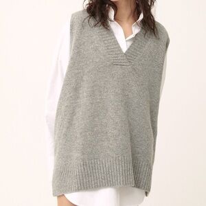 Storets Gray Oversized Knit Vest in Small/Medium